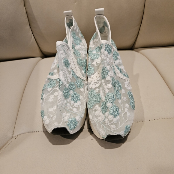 Floral Lace Slip-On Shoes - Picture 1 of 4